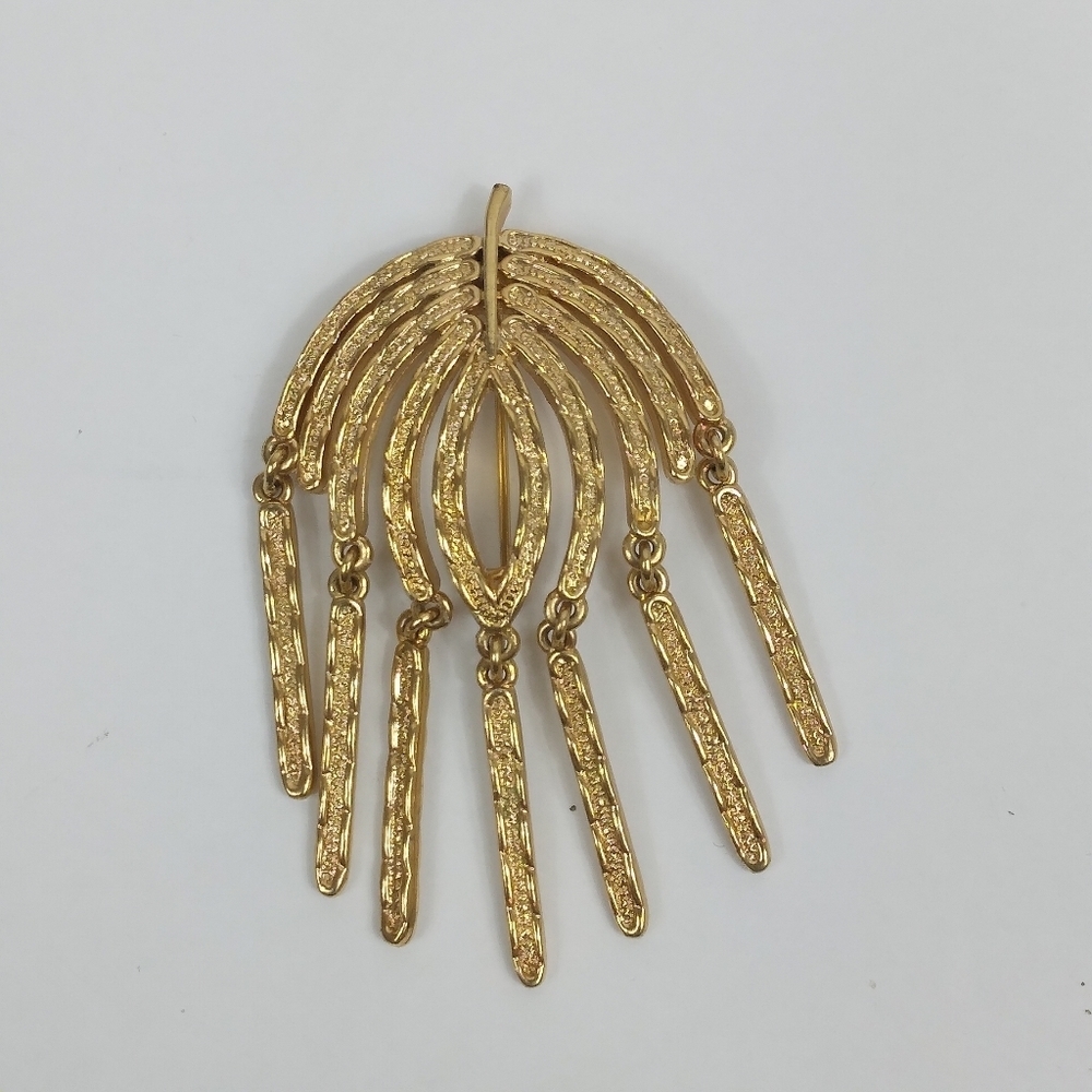 Vintage Sarah Coventry Gold Tone Brooch Pin Textured Dangle Willow Arch Curve